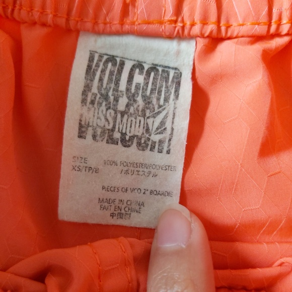 VOLCOM BOARD SHORTS - Picture 3 of 5